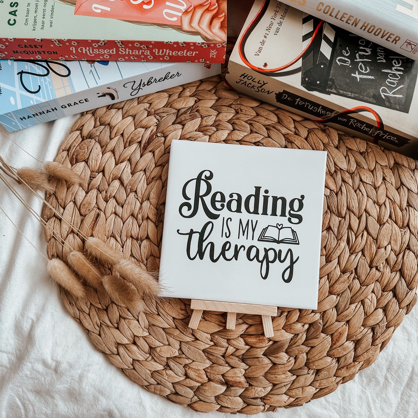 Tegeltje reading is my therapy